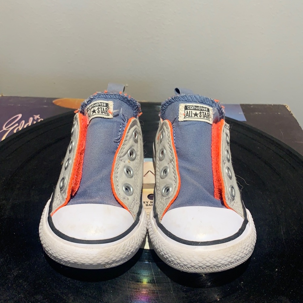 Converse toddler-infant size 6 all star Velcro slip on shoe